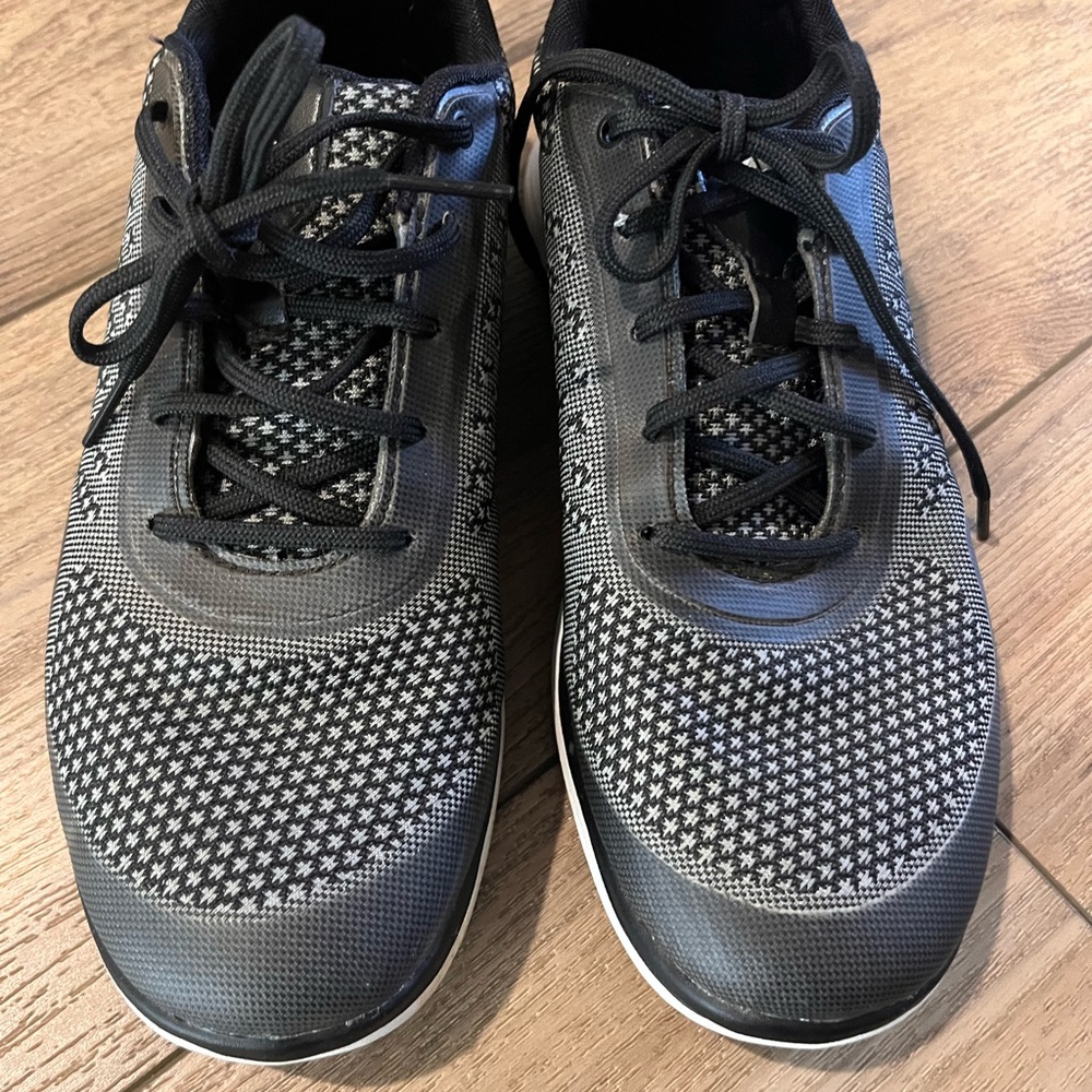 Women’s Adidas golf shoes-size 7